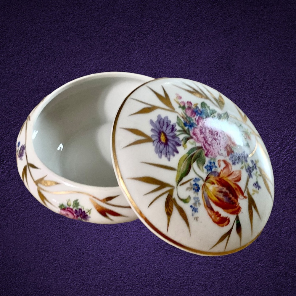 Limoges France Porcelain Trinket Box Floral Gold Gilt Round Jewelry Vanity Dish